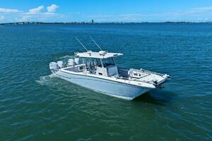 2022 World Cat 400 CC-X - Profile Starboard 3/4 Bow