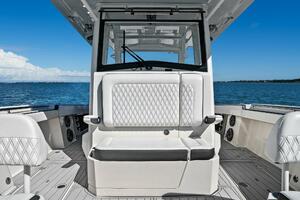 2022 World Cat 400 CC-X - Bow Seating
