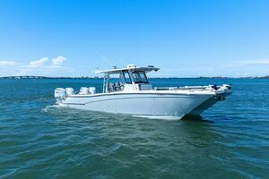 2022 World Cat 400 CC-X - Profile Starboard 3/4 Bow