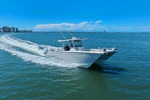 2022 World Cat 400 CC-X - Profile Bow 3/4 Starboard