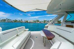 2025 Tiara Yachts 48 LS thumbnail 13