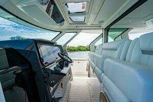 2025 Tiara Yachts 48 LS thumbnail 42