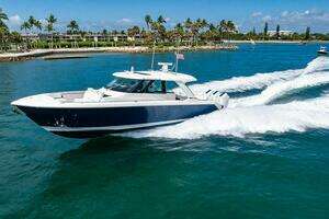 2025 Tiara Yachts 48 LS thumbnail 6