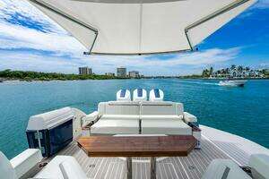 2025 Tiara Yachts 48 LS thumbnail 20