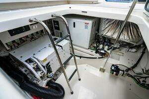 2025 Tiara Yachts 48 LS thumbnail 50