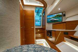 2025 Tiara Yachts 48 LS thumbnail 45