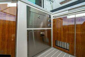 2025 Tiara Yachts 48 LS thumbnail 28