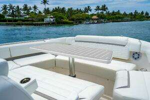 2025 Tiara Yachts 48 LS thumbnail 40