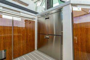 2025 Tiara Yachts 48 LS thumbnail 27