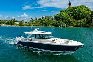 2025 Tiara Yachts 48 LS thumbnail 1