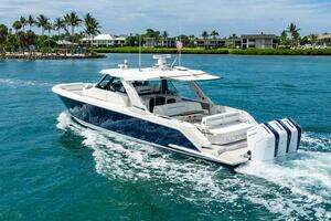2025 Tiara Yachts 48 LS thumbnail 4