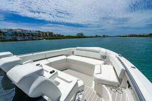 2025 Tiara Yachts 48 LS thumbnail 38