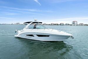 2020 Regal 33 XO 'Snuffleupagus'-Profile 3/4 Starboard