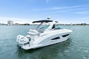 2020 Regal 33 XO 'Snuffleupagus'-Profile 3/4 Starboard Stern