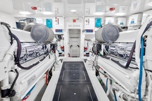 2010 Viking 82 Convertible thumbnail 51