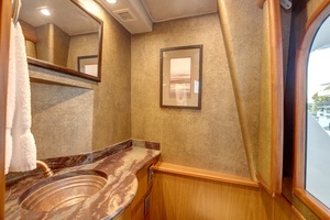 2010 Viking 82 Convertible thumbnail 21