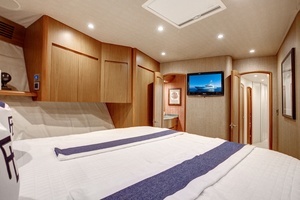 2010 Viking 82 Convertible thumbnail 29