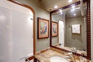 2010 Viking 82 Convertible thumbnail 37