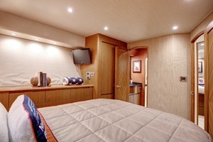 2010 Viking 82 Convertible thumbnail 33