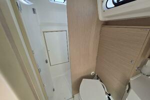 Head with Shower Compartment