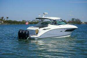 2023 Sea Ray 320 Sundancer Outboard thumbnail 4