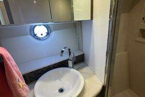 2015 Cruisers Yachts Cantius thumbnail 45