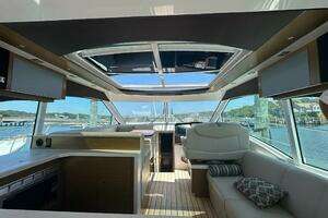 2015 Cruisers Yachts Cantius thumbnail 14