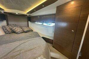 2015 Cruisers Yachts Cantius thumbnail 39