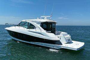 2015 Cruisers Yachts Cantius thumbnail 6