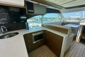 2015 Cruisers Yachts Cantius thumbnail 30