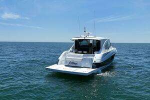 2015 Cruisers Yachts Cantius thumbnail 9
