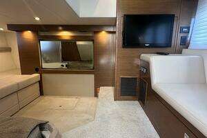 2015 Cruisers Yachts Cantius thumbnail 47