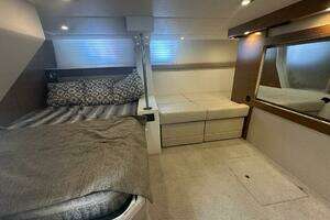 2015 Cruisers Yachts Cantius thumbnail 49