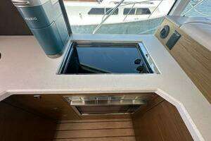 2015 Cruisers Yachts Cantius thumbnail 31
