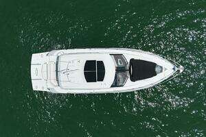 2015 Cruisers Yachts Cantius thumbnail 8