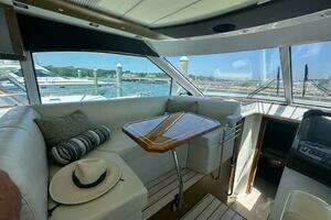 2015 Cruisers Yachts Cantius thumbnail 23