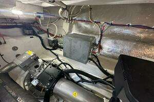 2015 Cruisers Yachts Cantius thumbnail 55