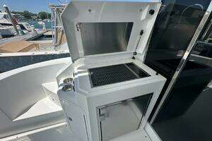 2015 Cruisers Yachts Cantius thumbnail 60