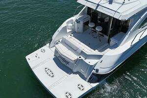 2015 Cruisers Yachts Cantius thumbnail 10