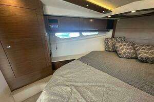2015 Cruisers Yachts Cantius thumbnail 40