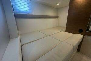 2015 Cruisers Yachts Cantius thumbnail 50
