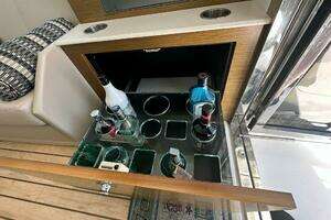 2015 Cruisers Yachts Cantius thumbnail 36