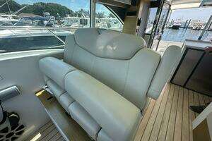 2015 Cruisers Yachts Cantius thumbnail 21