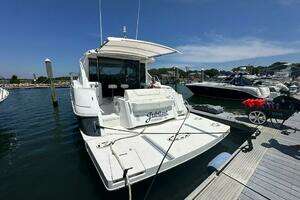 2015 Cruisers Yachts Cantius thumbnail 12