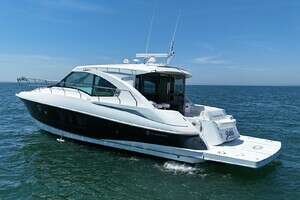 2015 Cruisers Yachts Cantius thumbnail 2