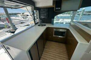2015 Cruisers Yachts Cantius thumbnail 27