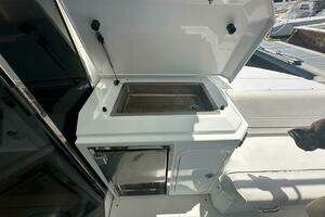 2015 Cruisers Yachts Cantius thumbnail 62
