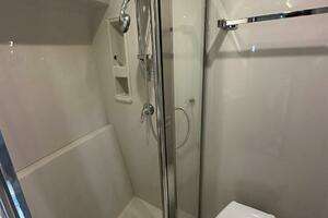 2015 Cruisers Yachts Cantius thumbnail 46