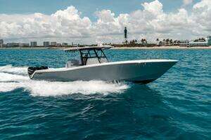  2020 Invincible  Yacht For Sale in Lighthouse Point FL