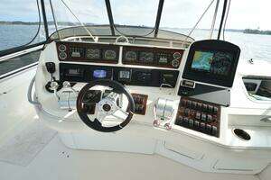 2000 Sea Ray 480 Sedan Bridge thumbnail 10